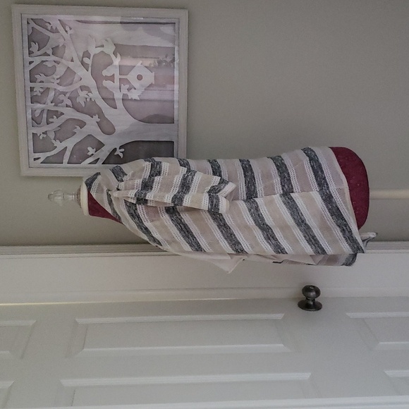 Mid Arm Length Blouse Size L White, Sliver & Tan - Picture 5 of 7